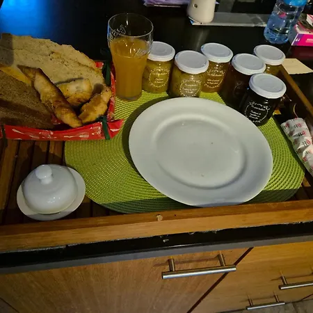 Au Petit Bonheur 住宿加早餐酒店 *