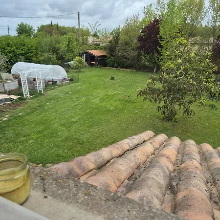 Au Petit Bonheur 住宿加早餐酒店 Hautefage-la-Tour