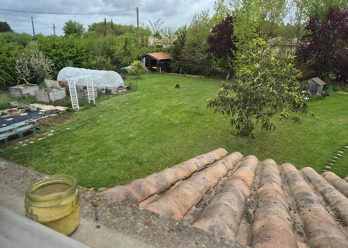 Au Petit Bonheur Nocleg ze śniadaniem Hautefage-la-Tour